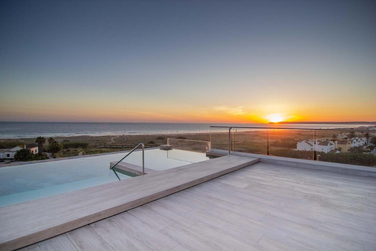 Zahara Beach & Spa By Qhotels - Adults Recommended 자하라드로아튠스 외부 사진 Sunset at the beach