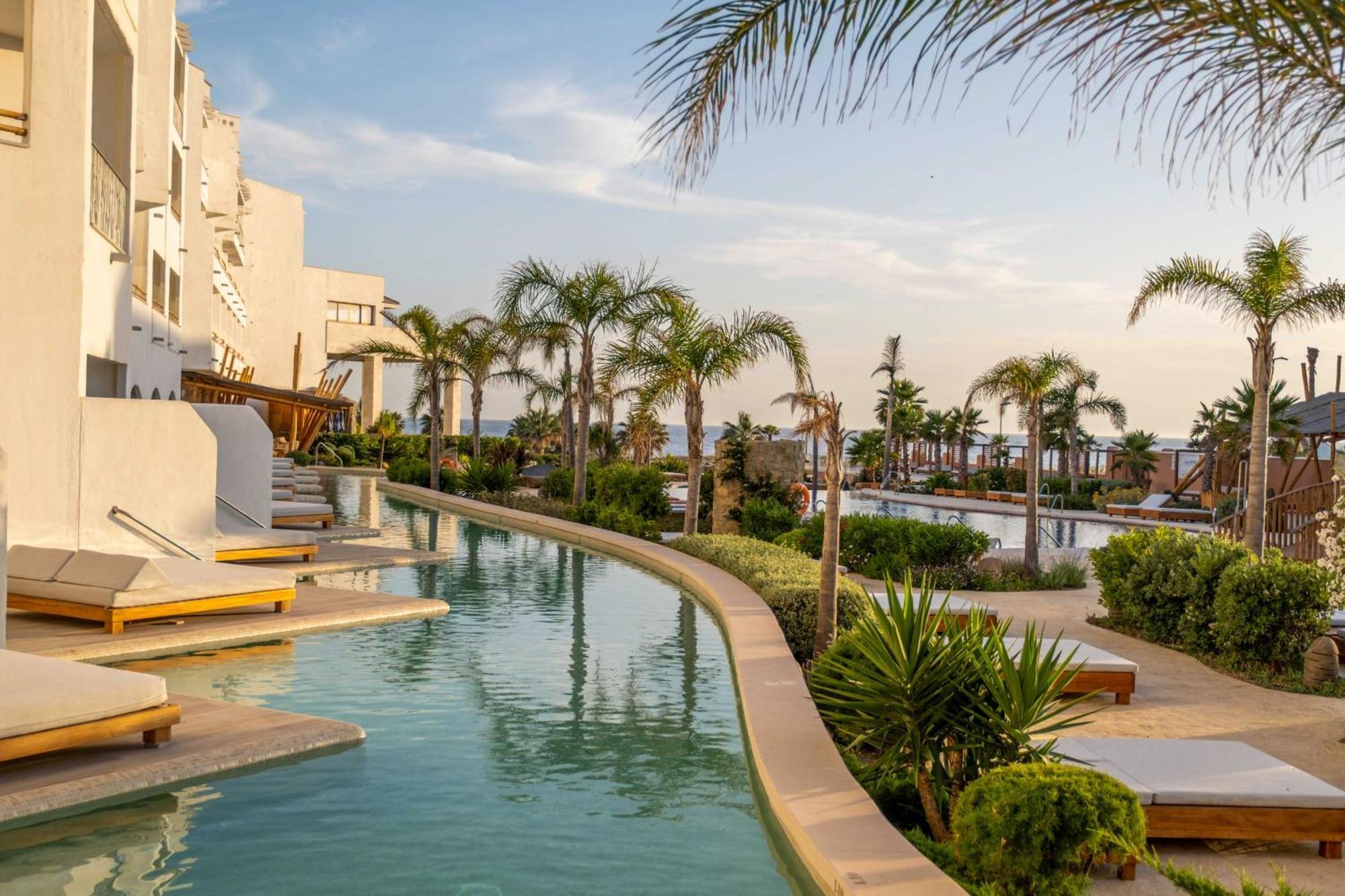 Zahara Beach & Spa By Qhotels - Adults Recommended 자하라드로아튠스 외부 사진 The hotel's pool