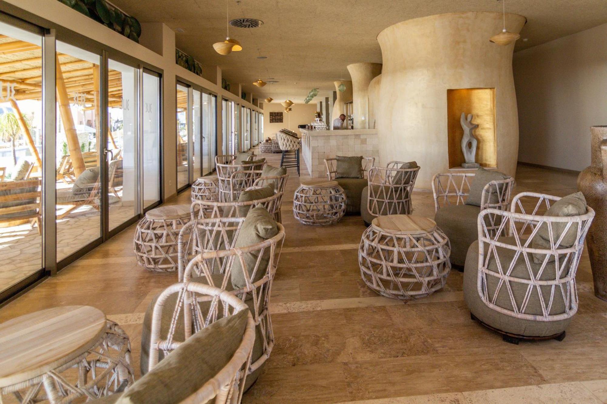 Zahara Beach & Spa By Qhotels - Adults Recommended 자하라드로아튠스 외부 사진 The interior of the lounge