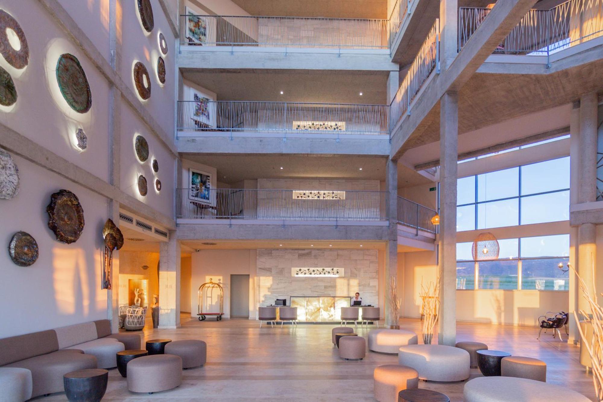 Zahara Beach & Spa By Qhotels - Adults Recommended 자하라드로아튠스 외부 사진 The lobby of the hotel