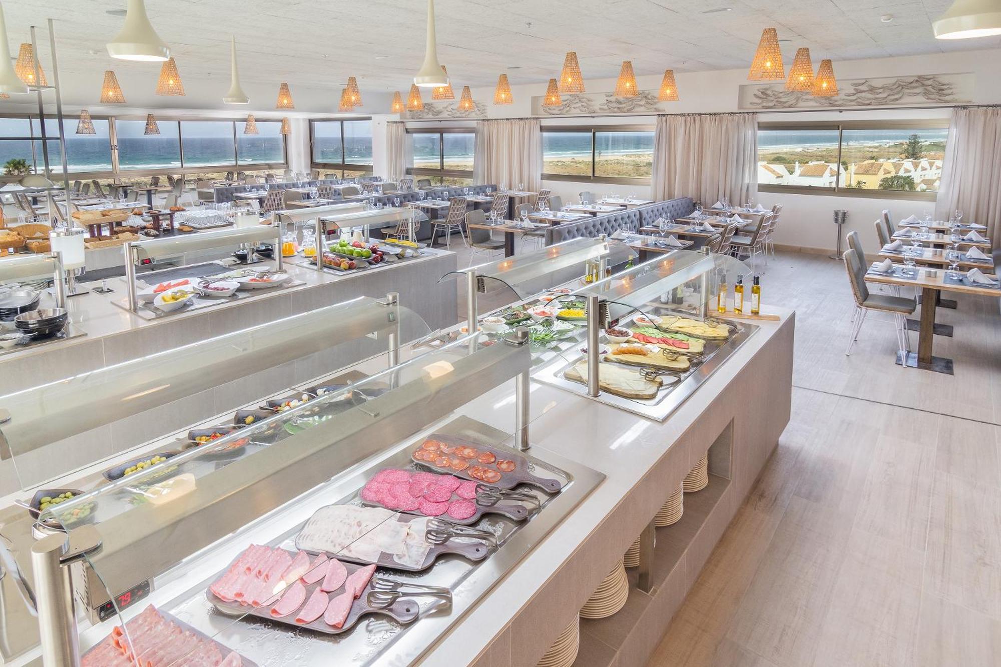 Zahara Beach & Spa By Qhotels - Adults Recommended 자하라드로아튠스 외부 사진 Buffet at a hotel
