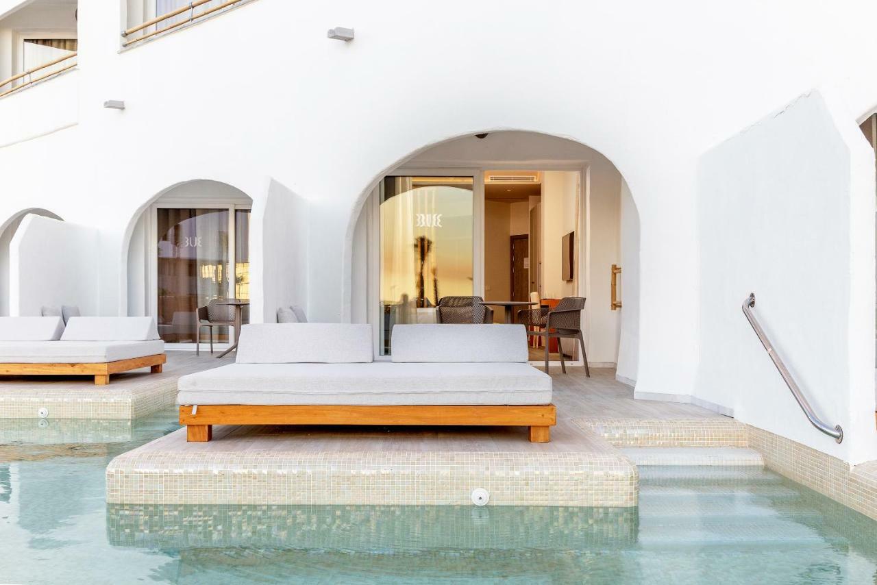 Zahara Beach & Spa By Qhotels - Adults Recommended 자하라드로아튠스 외부 사진 A private pool at the hotel